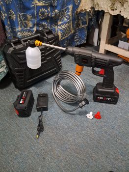 Rechargeable pressure washer 