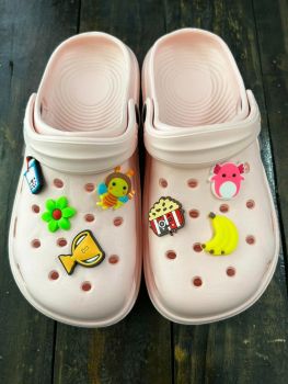 Croc like shoes (charms included) - Pink