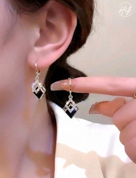 1 pair Black Geometric Diamond Shaped Light Luxury Personalized Fashion Earrings