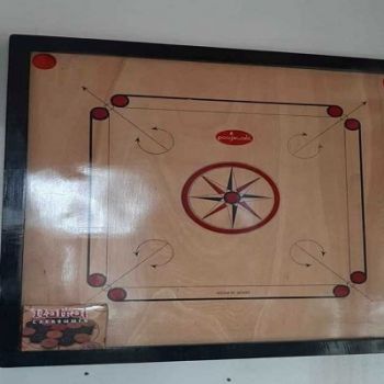 Carrom Board with dice