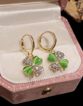 Heart Shaped Green Four-Leaf Clover Design Earring