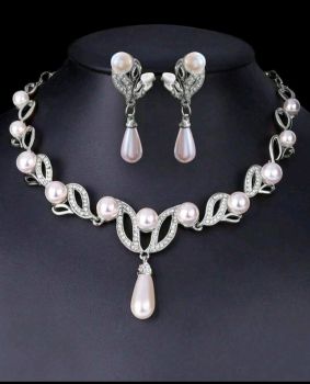 Clip on Faux Pearl & Rhinestone Jewelry Set 