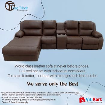 World Class Leather Sofa / Full recliner set with individual controllers and drink holders. 